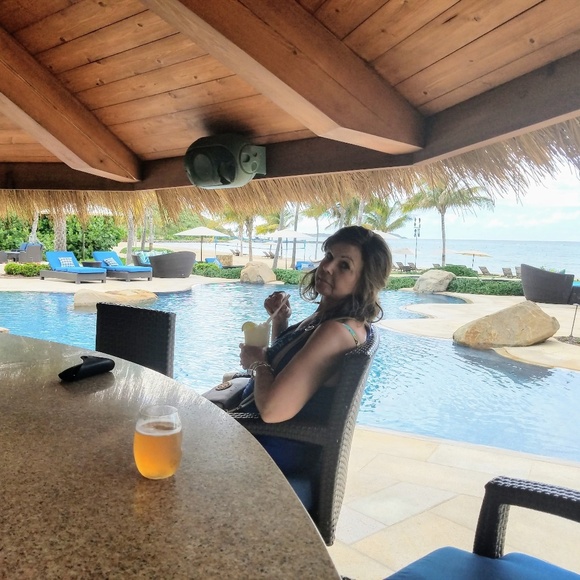 Meet your Posher, Karen - Picture 5 of 11